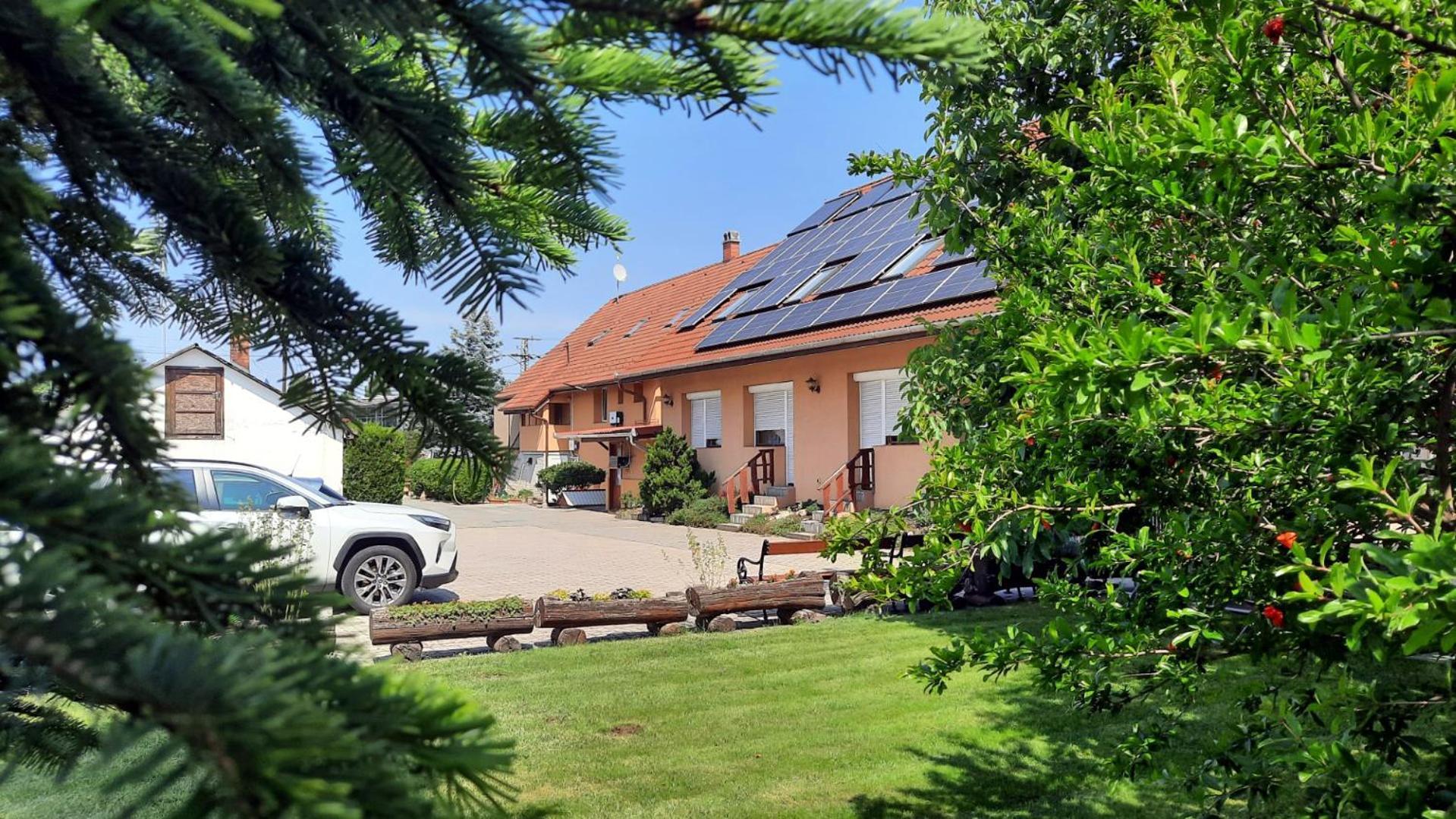 Sarokhaz Panzio Bed & Breakfast Vecsés